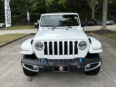 Used 2022 Jeep Wrangler Unlimited Sahara w/ Cold Weather Group AWD/4WD image 2