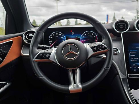 Used 2024 Mercedes-Benz GLC 300 4MATIC image 19
