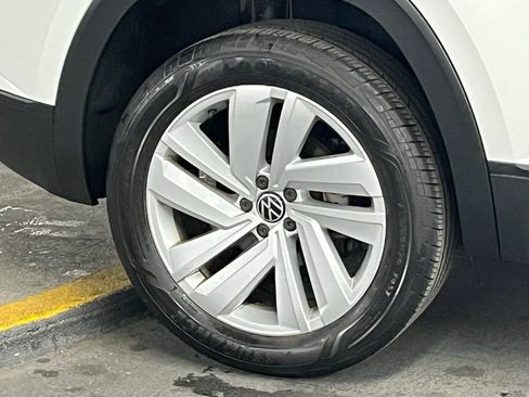 Used 2022 Volkswagen Atlas Cross Sport SE image 41