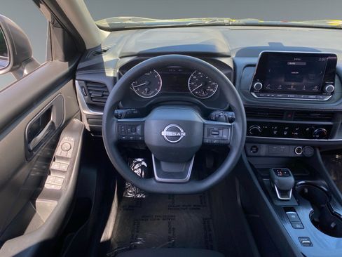 Used 2025 Nissan Rogue S FWD image 12