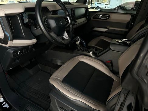 Used 2022 Ford Bronco Wildtrak image 9