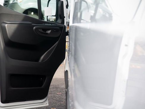 Used 2025 Mercedes-Benz Sprinter 2500 image 20