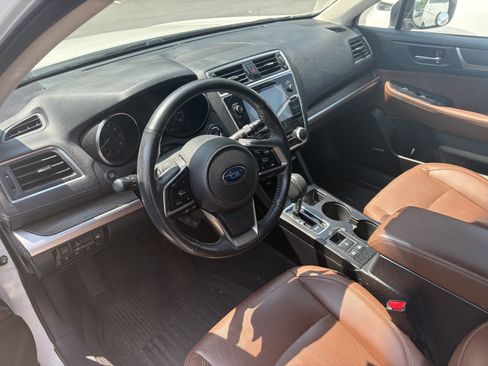 Used 2019 Subaru Outback 3.6R Touring w/ Popular Package #3A AWD/4WD image 8