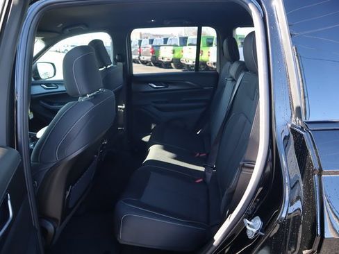 New 2025 Jeep Grand Cherokee Laredo image 15