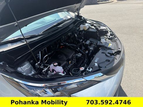 Used 2024 Toyota Sienna XLE FWD image 34