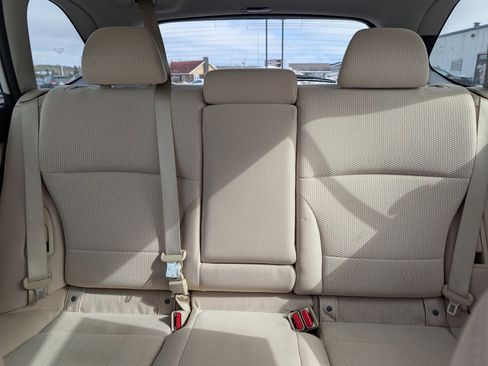 Used 2017 Subaru Outback 2.5i Premium image 13