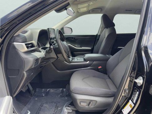 Used 2020 Toyota Highlander L image 15
