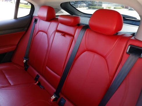 Used 2018 Alfa Romeo Stelvio AWD image 11