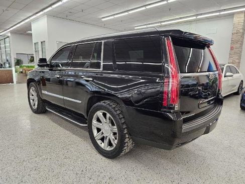 Used 2017 Cadillac Escalade Luxury image 6
