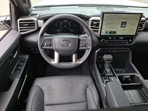 Used 2025 Toyota Tundra Limited AWD/4WD image 11