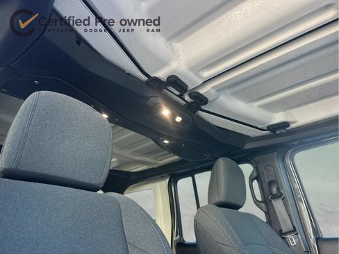 Used 2024 Jeep Wrangler Unlimited AWD/4WD image 17