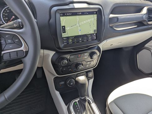 Used 2022 Jeep Renegade Latitude AWD/4WD image 11