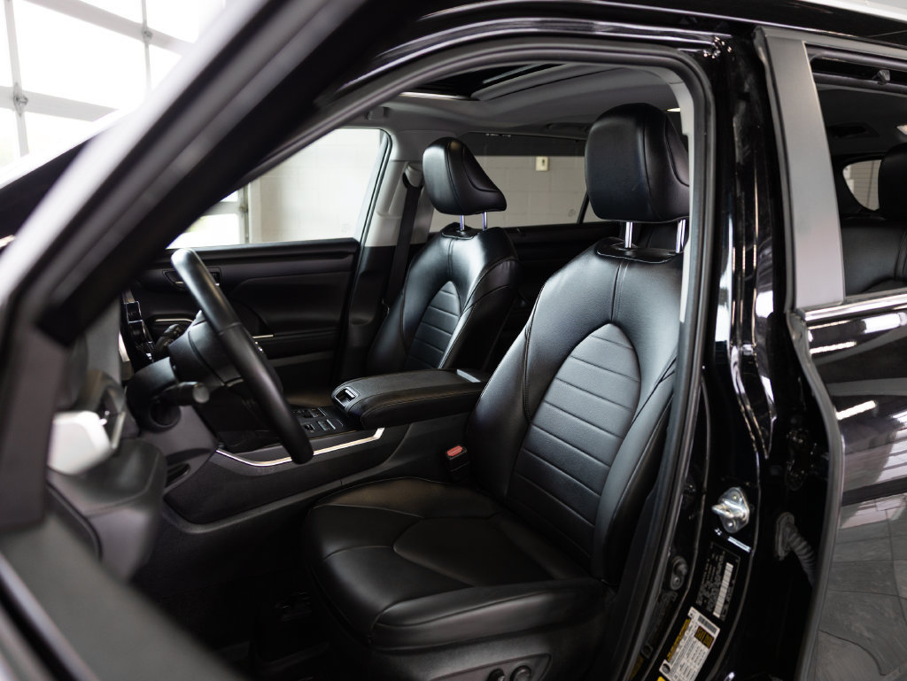 Used 2023 Toyota Highlander XLE AWD/4WD image 11