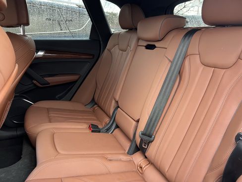 Used 2022 Audi Q5 e Premium image 34