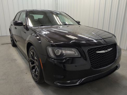 Used 2017 Chrysler 300 S image 13