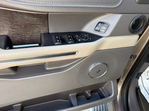Used 2018 Ford Expedition Max Limited RWD image 16