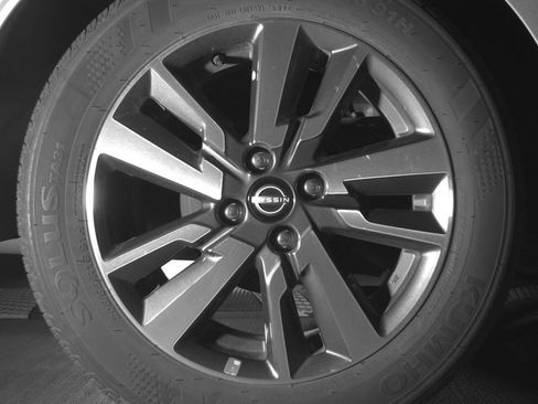 Used 2025 Nissan Versa SV FWD image 15