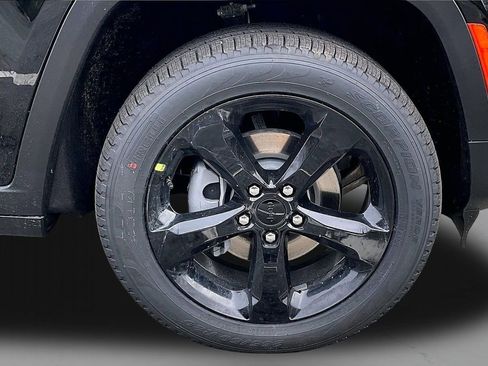 New 2026 Jeep Grand Cherokee Limited w/ Limited Altitude Package AWD/4WD image 33