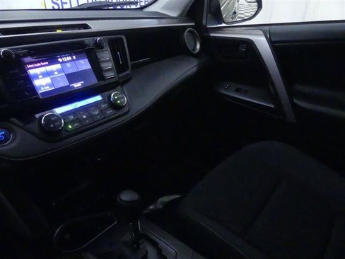 Used 2018 Toyota RAV4 LE AWD/4WD image 13