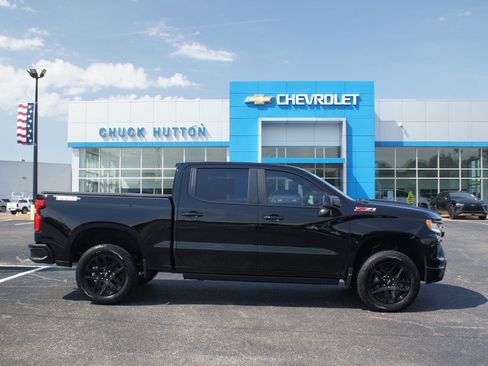 Used 2025 Chevrolet Silverado 1500 LT Trail Boss w/ Convenience Package II AWD/4WD image 1