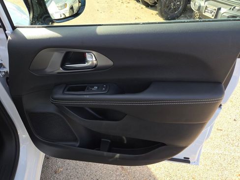 New 2026 Chrysler Pacifica Select image 5