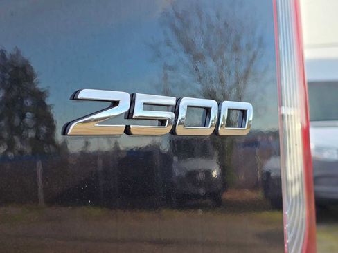 Used 2025 Mercedes-Benz Sprinter 2500 image 19