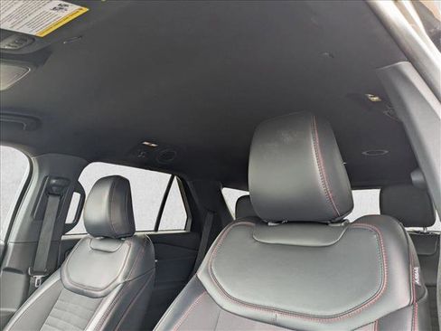 Used 2025 Ford Explorer ST-Line w/ ST-Line Street Pack image 18