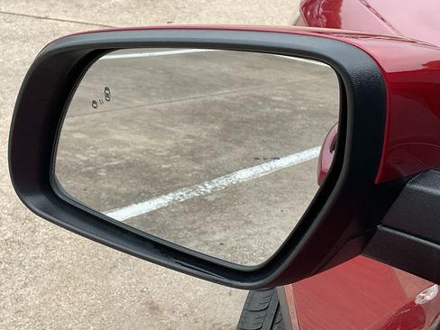 Used 2025 Hyundai Venue SEL FWD image 8