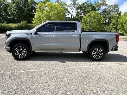 Used 2024 GMC Sierra 1500 AT4 w/ Technology Package AWD/4WD image 4