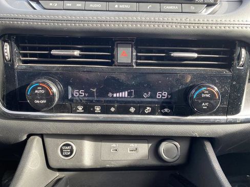 Used 2021 Nissan Rogue SV image 20