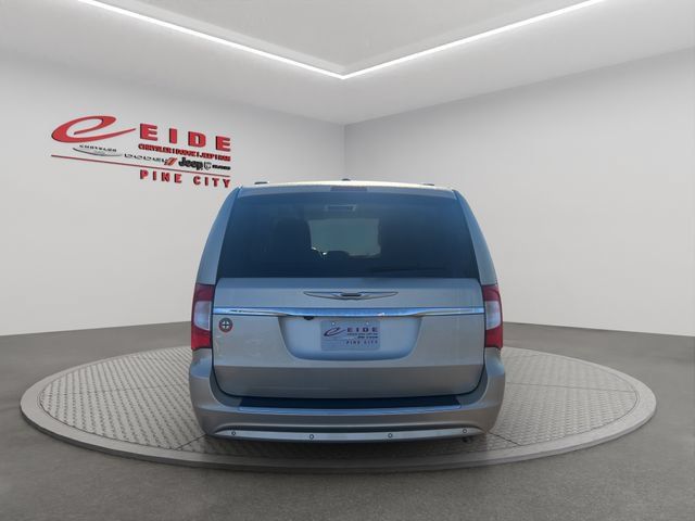Used 2015 Chrysler Town & Country Touring-L w/ Driver Convenience Group FWD image 7