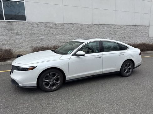 Used 2023 Honda Accord EX image 3