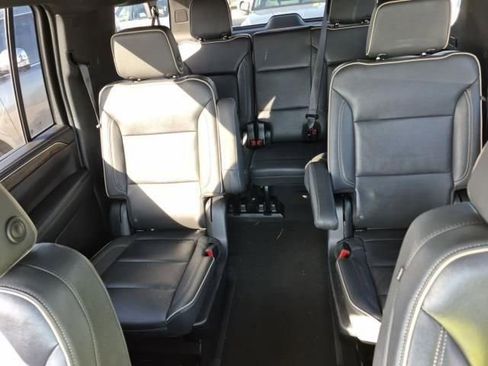 Used 2023 Chevrolet Suburban Premier image 9