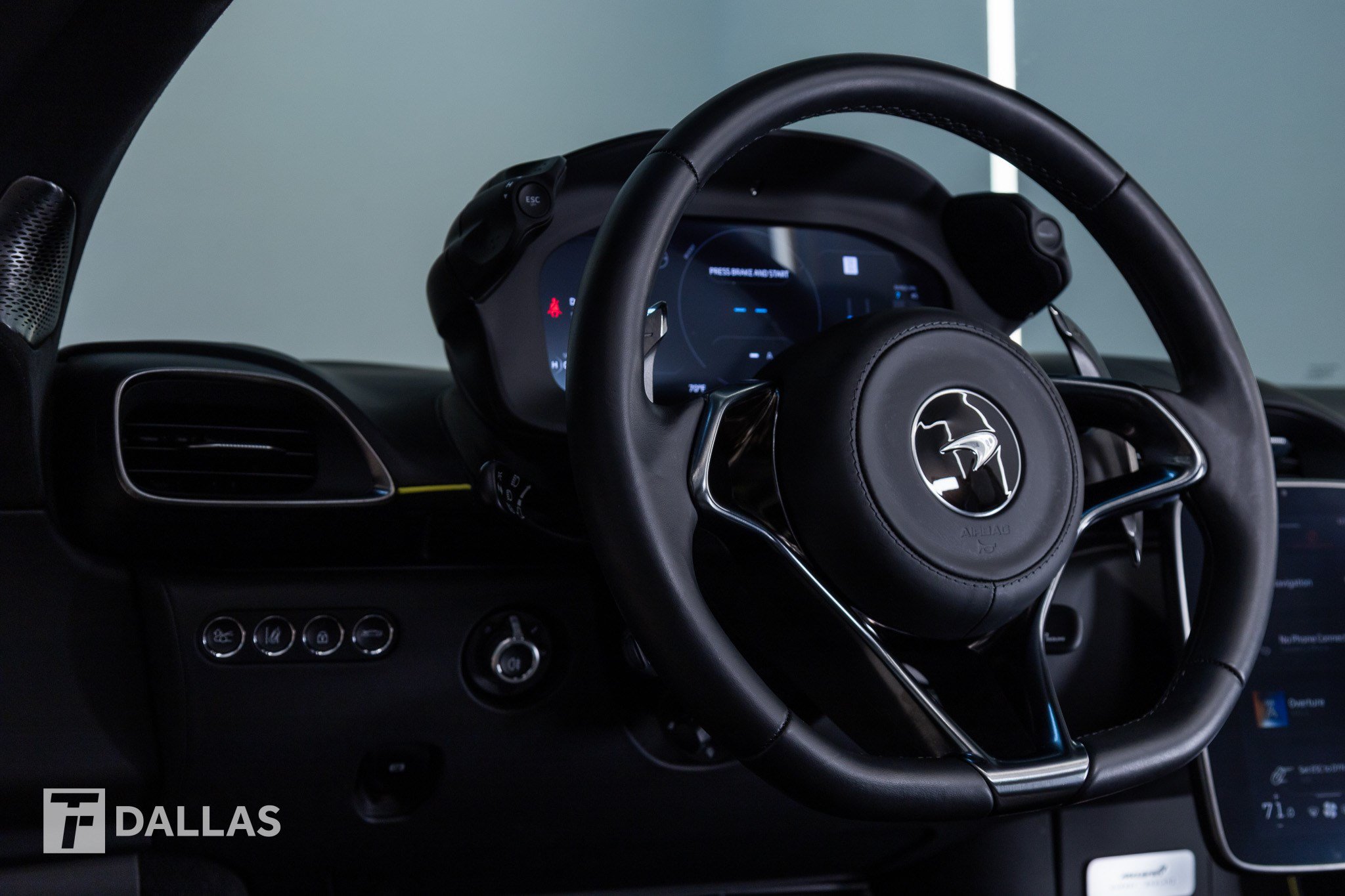 Used 2025 McLaren Artura Spider RWD image 24
