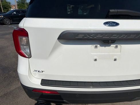 Used 2021 Ford Explorer XLT w/ Equipment Group 202A AWD/4WD image 14