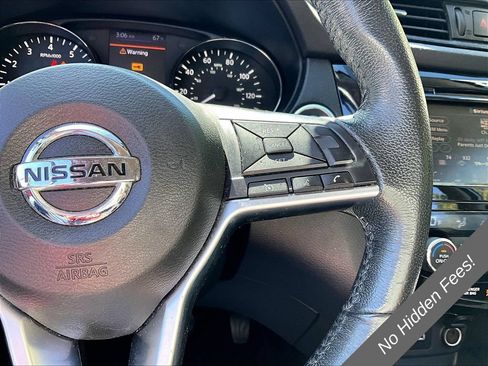 Used 2018 Nissan Rogue SV AWD/4WD image 16