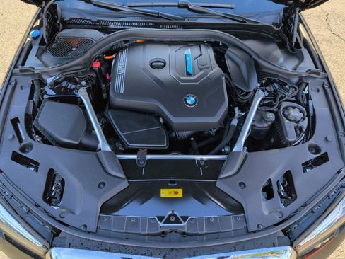 Certified 2023 BMW 530e image 34