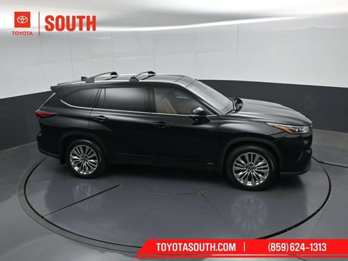 Used 2023 Toyota Highlander Platinum AWD/4WD image 52