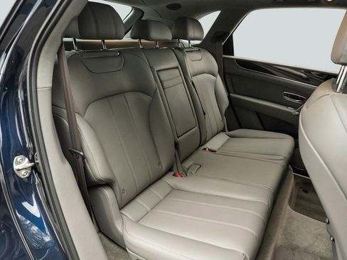 Used 2019 Bentley Bentayga V8 image 21