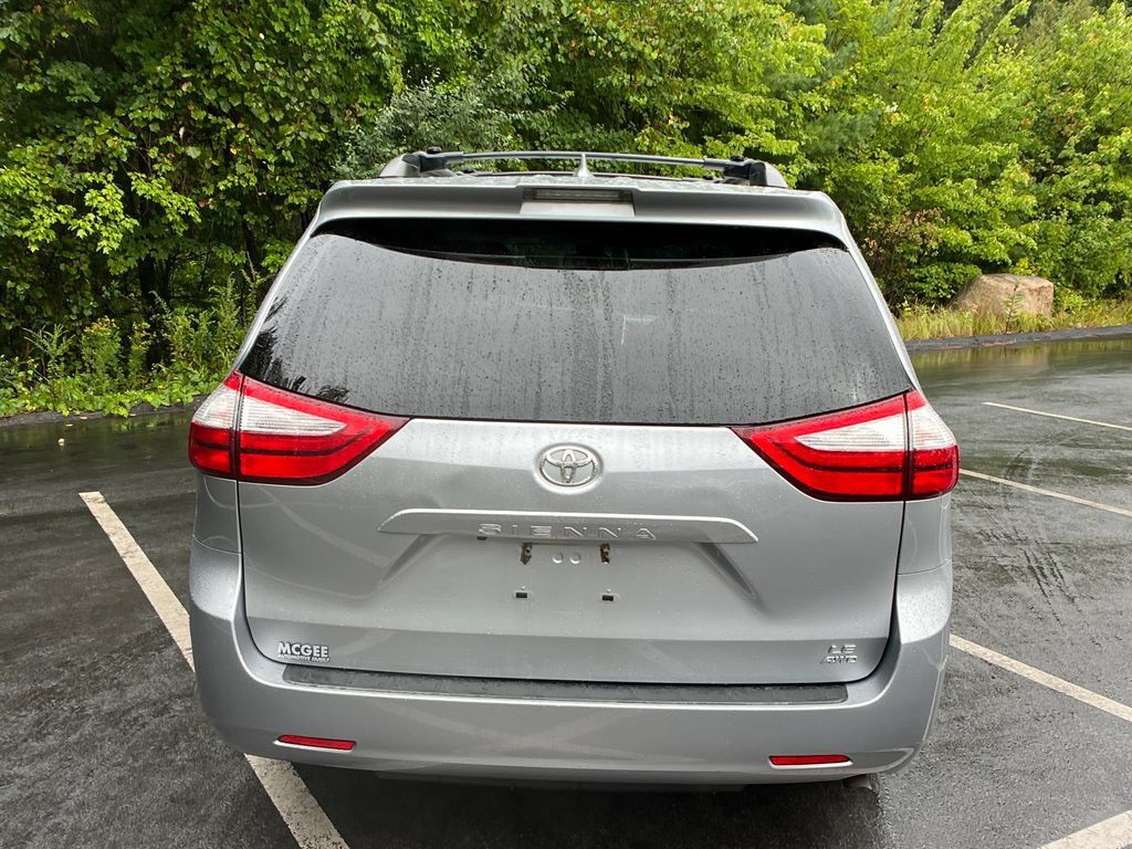 Used 2018 Toyota Sienna LE AWD/4WD image 4