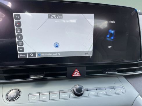 New 2025 Hyundai Elantra Limited image 27