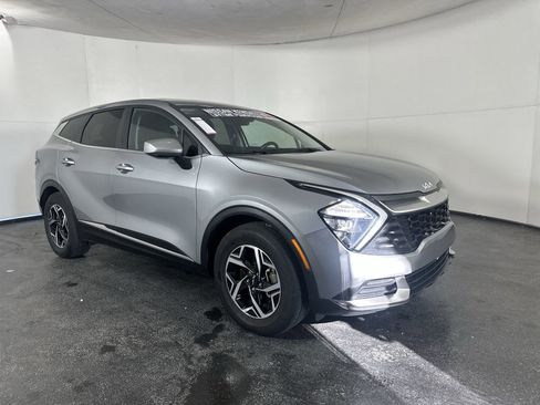 Used 2023 Kia Sportage LX image 2