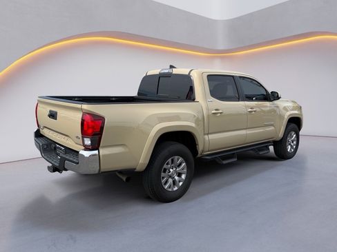 Used 2019 Toyota Tacoma SR5 RWD image 3