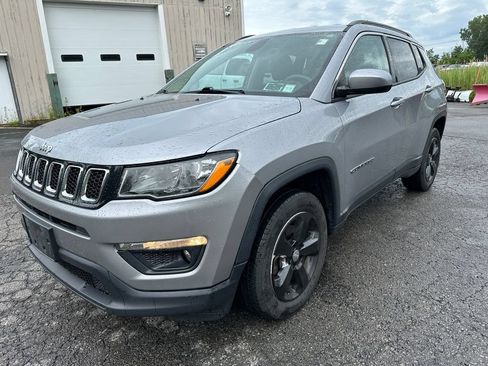Used 2018 Jeep Compass Latitude w/ Cold Weather Group AWD/4WD image 10