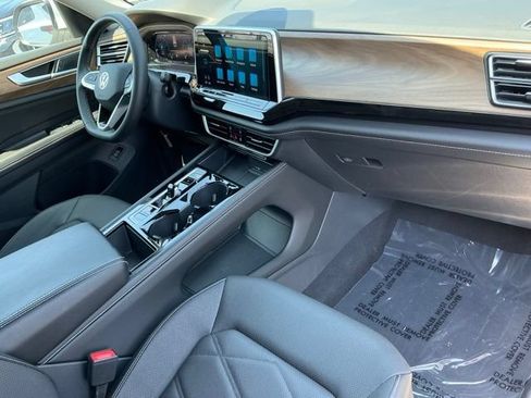 Used 2024 Volkswagen Atlas SE AWD/4WD image 23