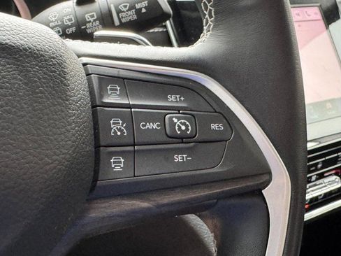 Used 2022 Jeep Grand Cherokee L Limited image 19