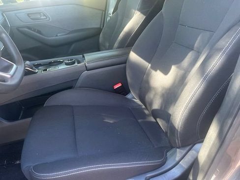 Used 2023 Nissan Rogue S AWD/4WD image 9