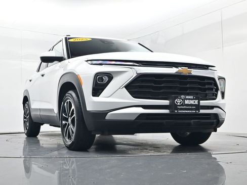 Used 2025 Chevrolet TrailBlazer LT AWD/4WD image 48
