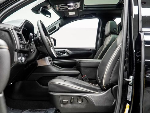 Used 2024 GMC Yukon XL SLT w/ SLT Premium Package image 39