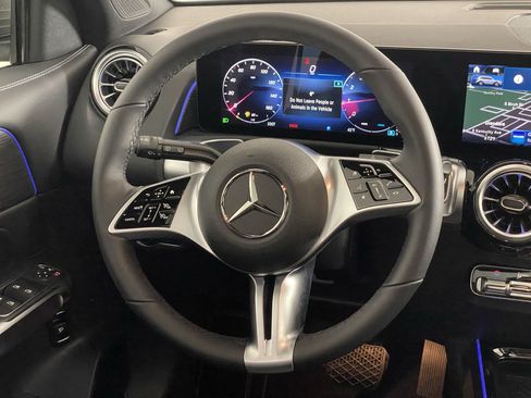 Used 2025 Mercedes-Benz GLB 250 4MATIC image 16